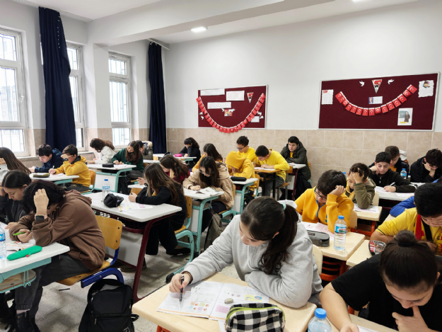 Büyükşehir'den Öğrencilere TYT ve LGS Deneme Sınavı Yapıldı