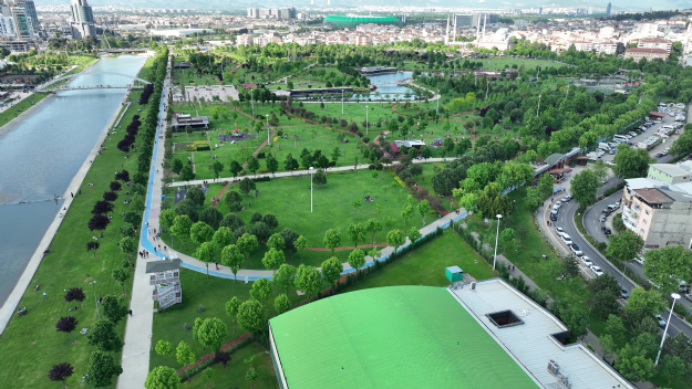 Bursa'da Parklar Yaz Aylarına Hazır Hale Getiriliyor