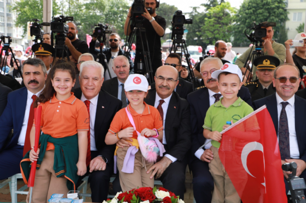 23 Nisan Ulusal Egemenlik ve Çocuk Bayramı Bursa'da ve Tüm Yurtta Coşkuyla Kutlandı