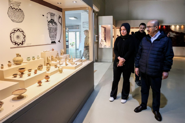 Bursa Valisi Mahmut Demirtaş'tan Arkeoloji Müzesine  Ziyaret