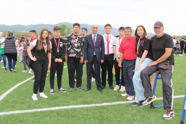 İznik'te 19 Mayıs Atatürk'ü Anma Gençlik ve Spor Bayramı Coşkuyla Kutlandı