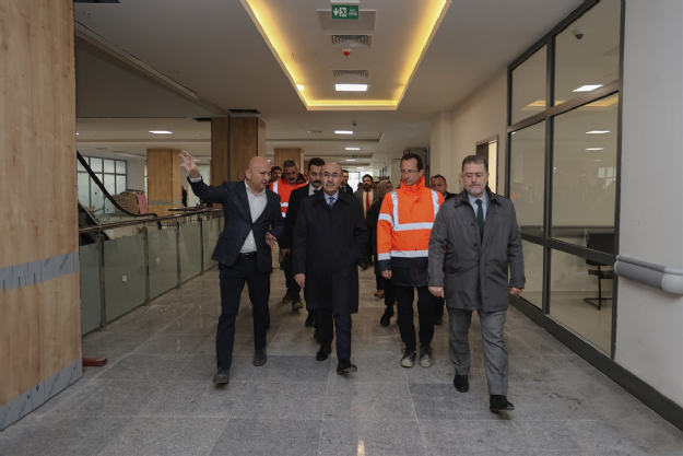 Bursa Valisi Mahmut Demirtaş'tan Yapımı Devam Eden Hastanede İnceeleme